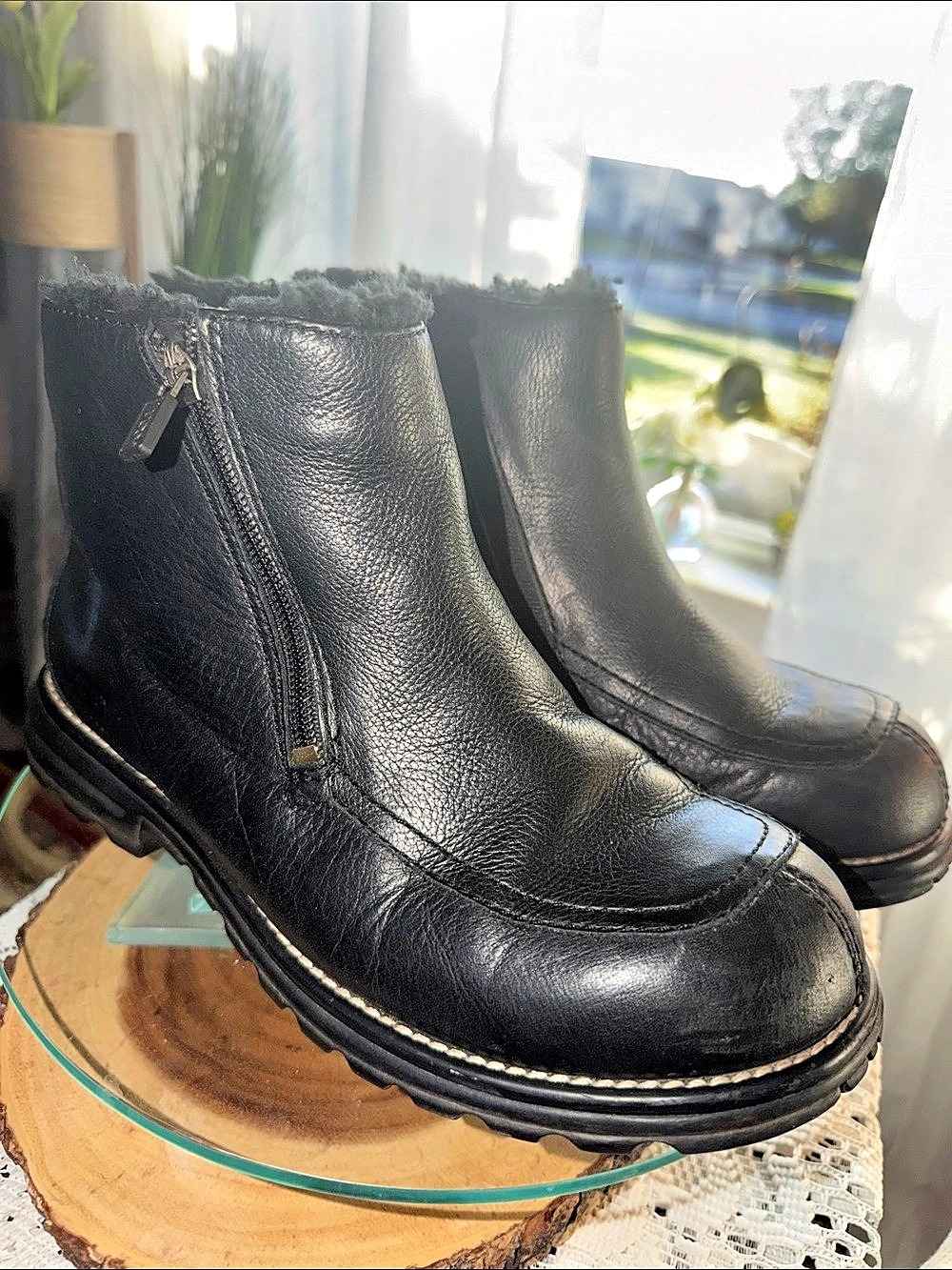 UGG 5416 Black Leather Shearling Lined Zip Ankle Boots Women’s 8 EU 39